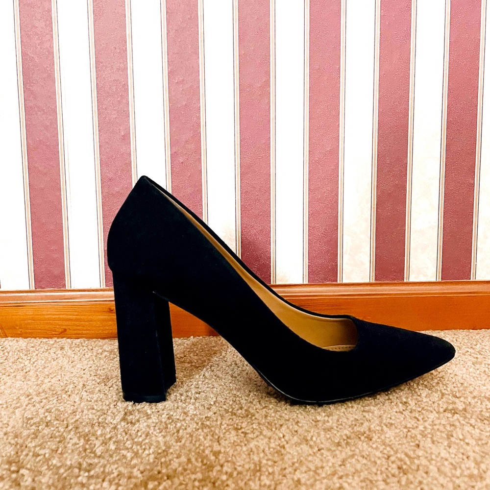 Banana Republic Madison Black Heel 3in block heel pointed toe suede 6M